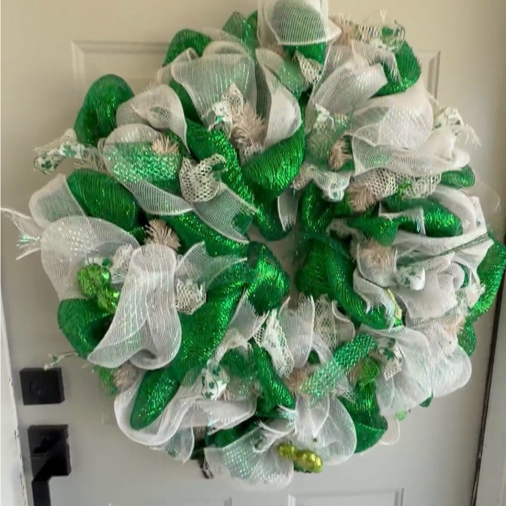 ST PADDY’s DAY is almost here! 29” WREATH quality MATERIAL SAFE FOR INT OR EXT.